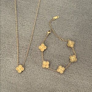 Elegant Gold Flower Necklace and Bracelet Set